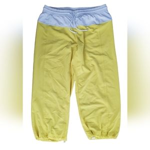 Lululemon yellow capri pants